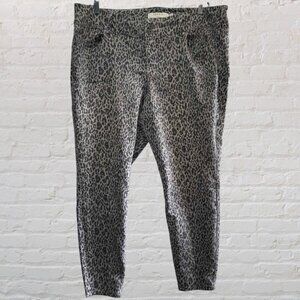 22R Torrid Gray Leopard Print Skinny Jeggings